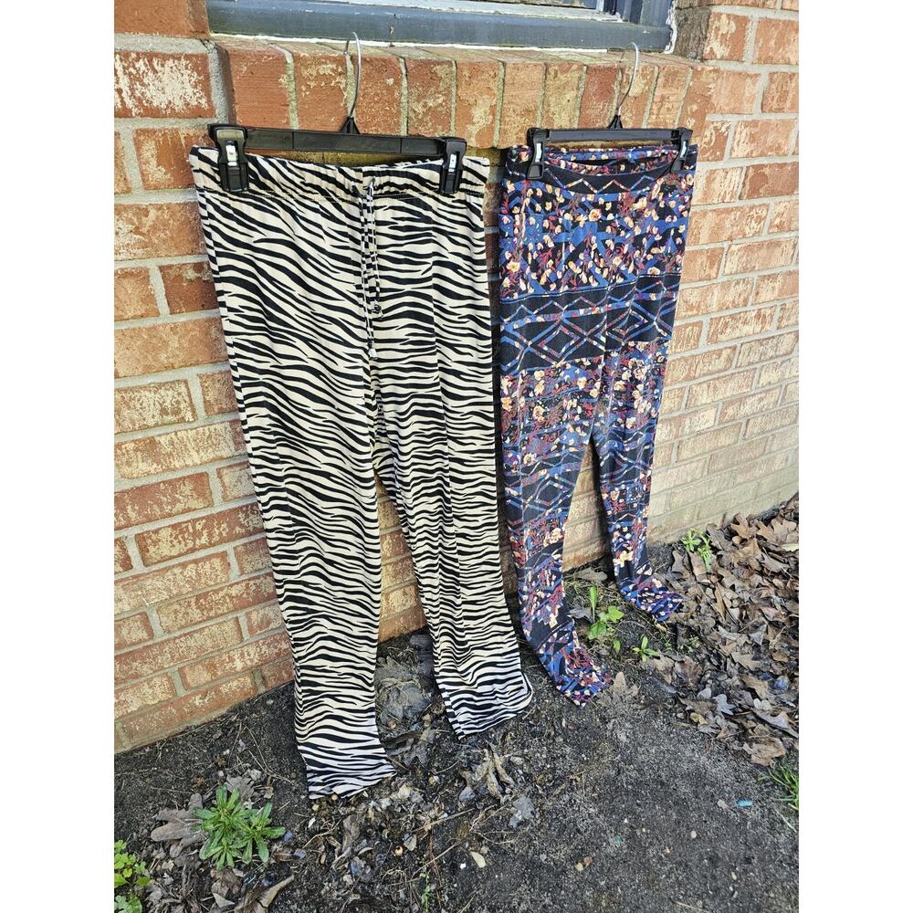 Lot of 2 Women’s Leggings Medium Zebra Animal Print & Geometric Floral Boho Soft